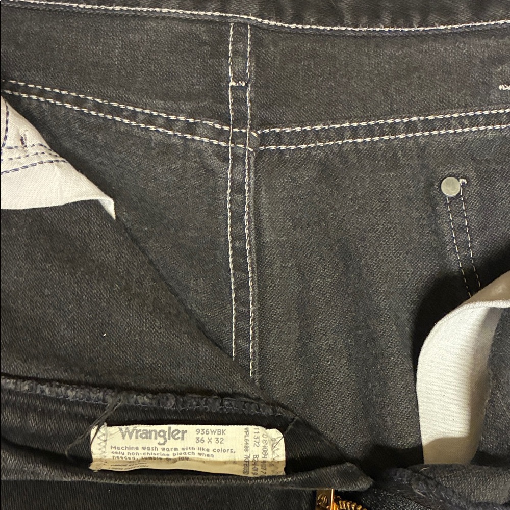 Wrangler black  cowboy cut